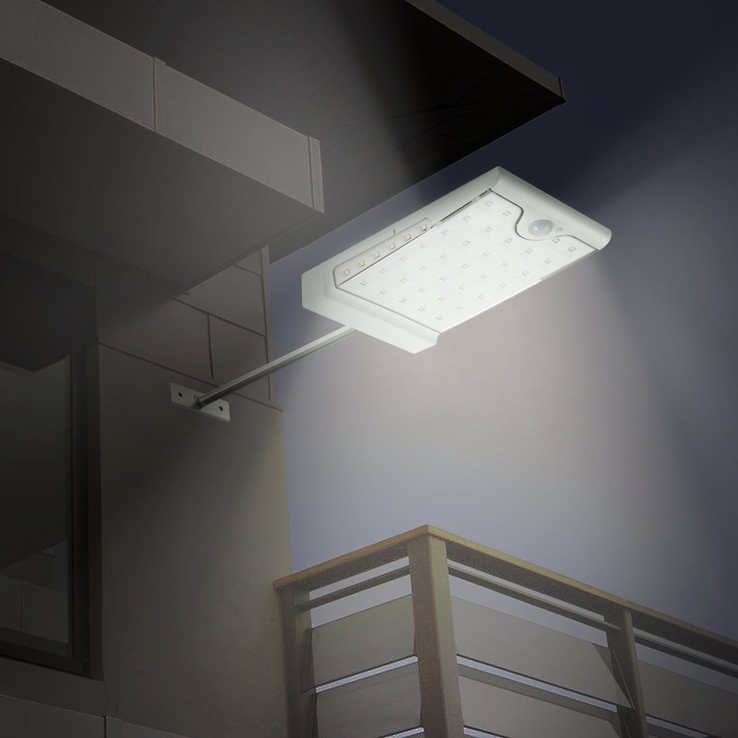 CREATIVE DESIGN 46 LED ソーラーライト 屋外取り付けポール 4モード